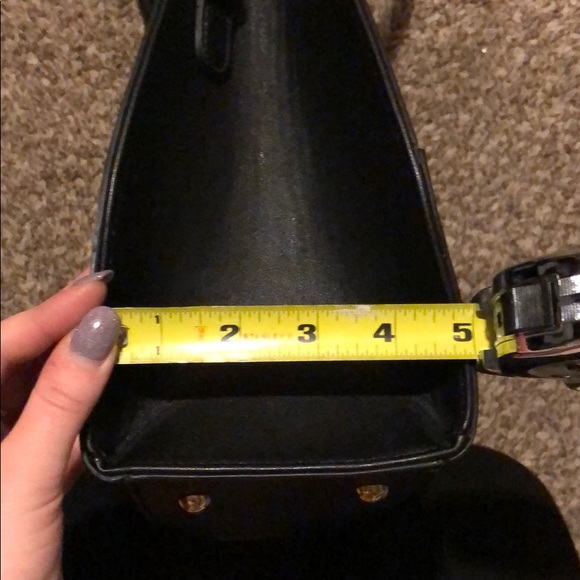 🔵Faux Leather Black Handbag🔵 - Picture 6 of 8